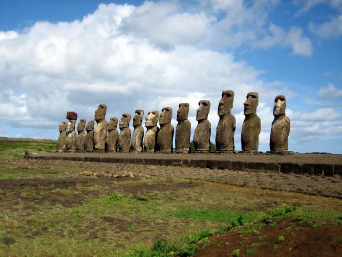 Foto delle statue dell'isola di pasqua