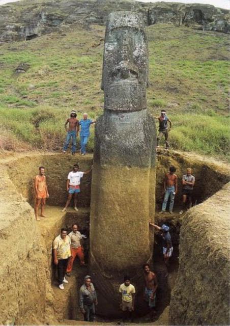Wykopaliska rzeźb z Wyspy Wielkanocnej