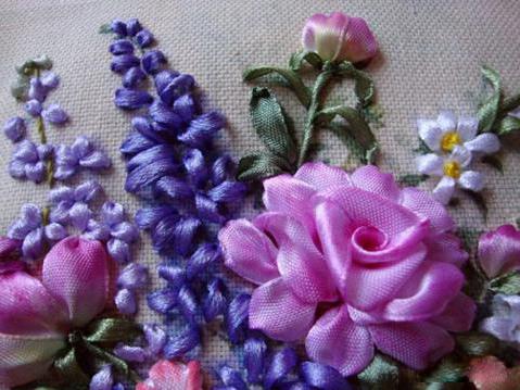 wstążki do haftowania kwiatów