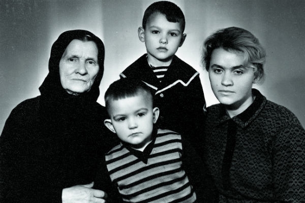 семейство на Евгений Дятлов
