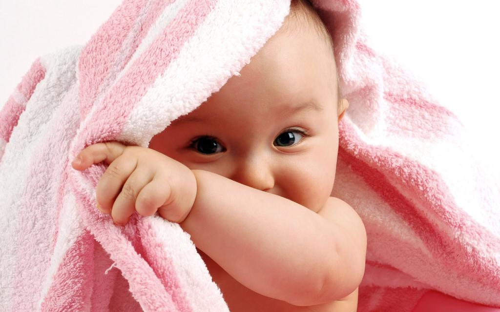 bambino in un asciugamano