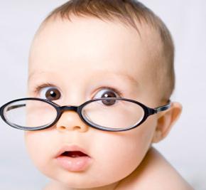occhiali per la correzione della vista dei bambini