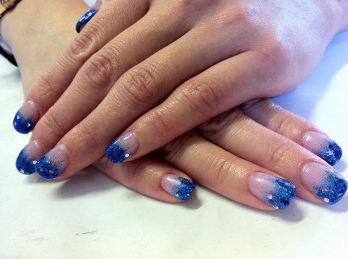 Niebieski manicure podziałka