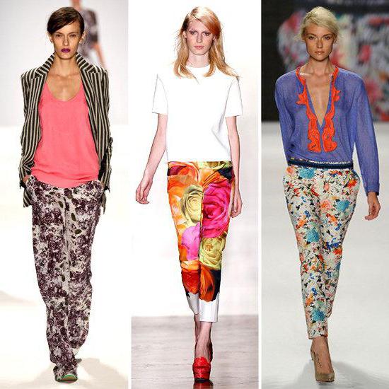 панталони с цветен печат с правилната комбинация