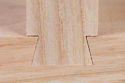 закрепване на дървения материал към дървения материал