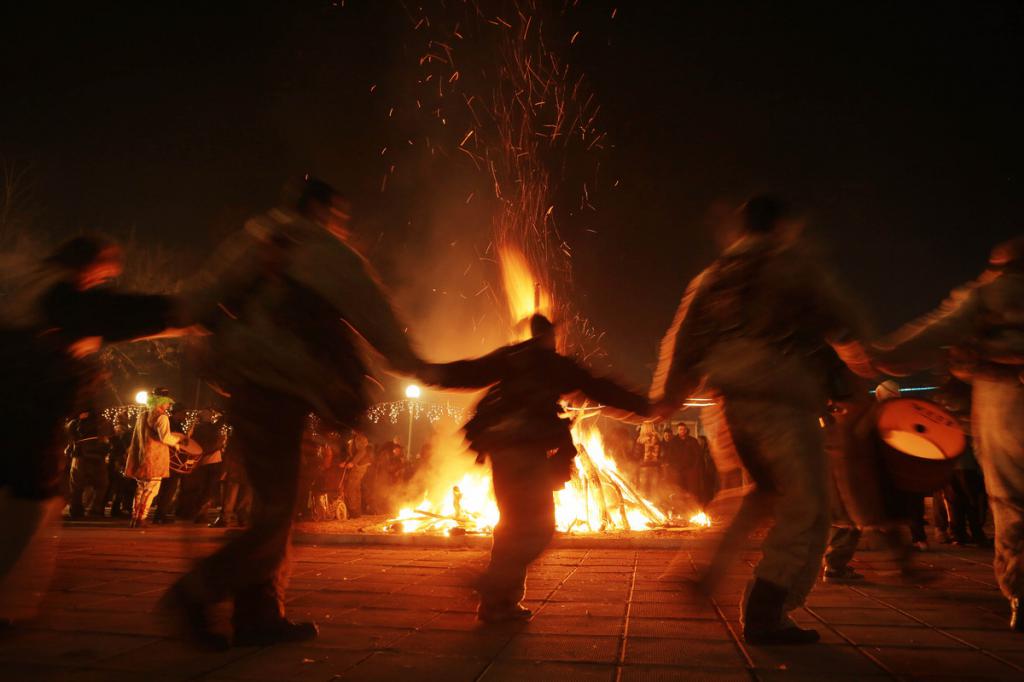 Okrogli ples okoli ognja