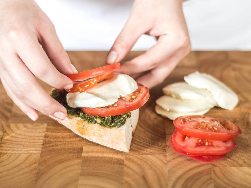 Mozzapella и сандвич от домати