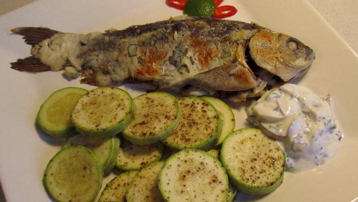 pesce in panna acida nella ricetta del forno