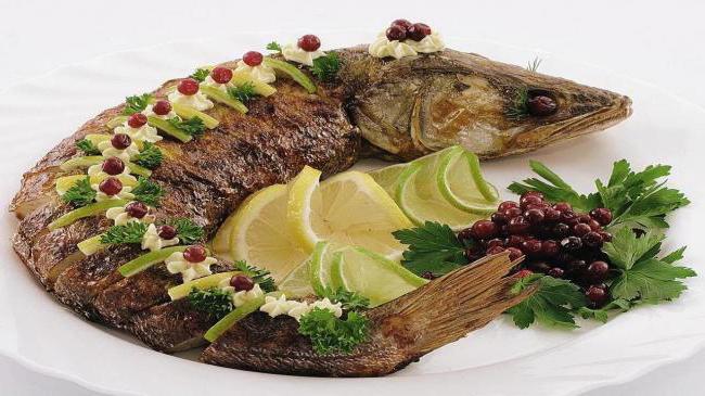 Ribe s kislo smetano v receptu pečice