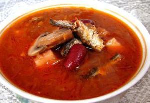 Консервирана супа от копърка в доматен сос