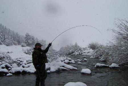 Zimní pstruhový rybolov