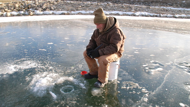 Pesca invernale a Saratov sul Volga