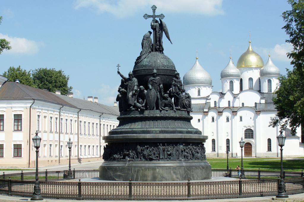 Pskov.  Památník k 1000. výročí založení Ruska