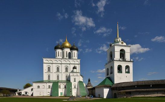 Pskov.  Katedrála Svaté Trojice