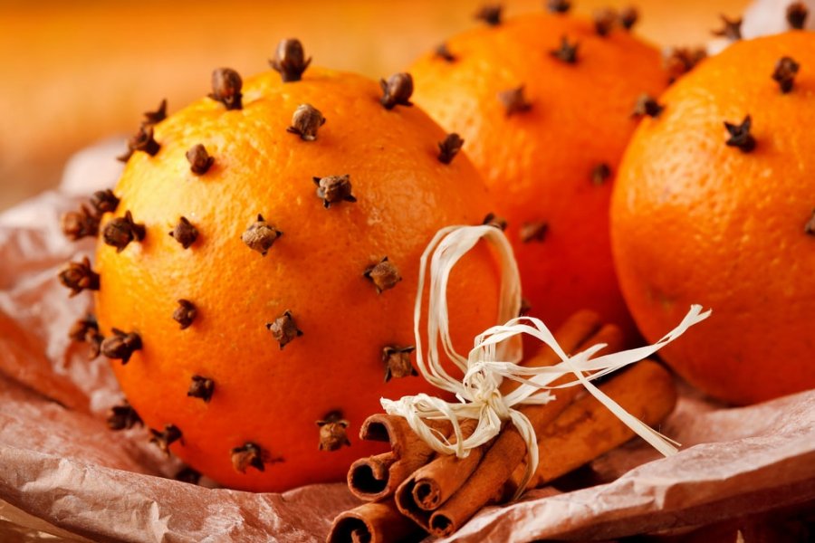 arancia con chiodi di garofano