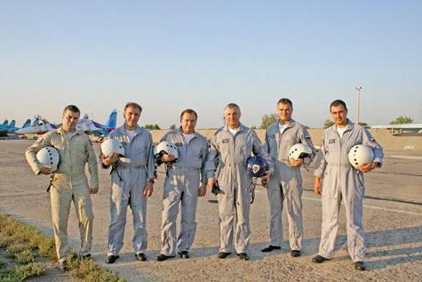 acrobazia della squadra acrobatica dell'aeronautica russa