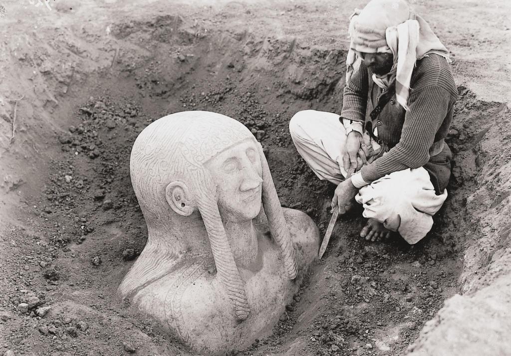 Statua antica scavata