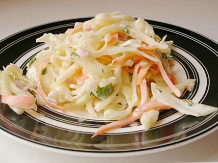 salata od svježeg kupusa s octom