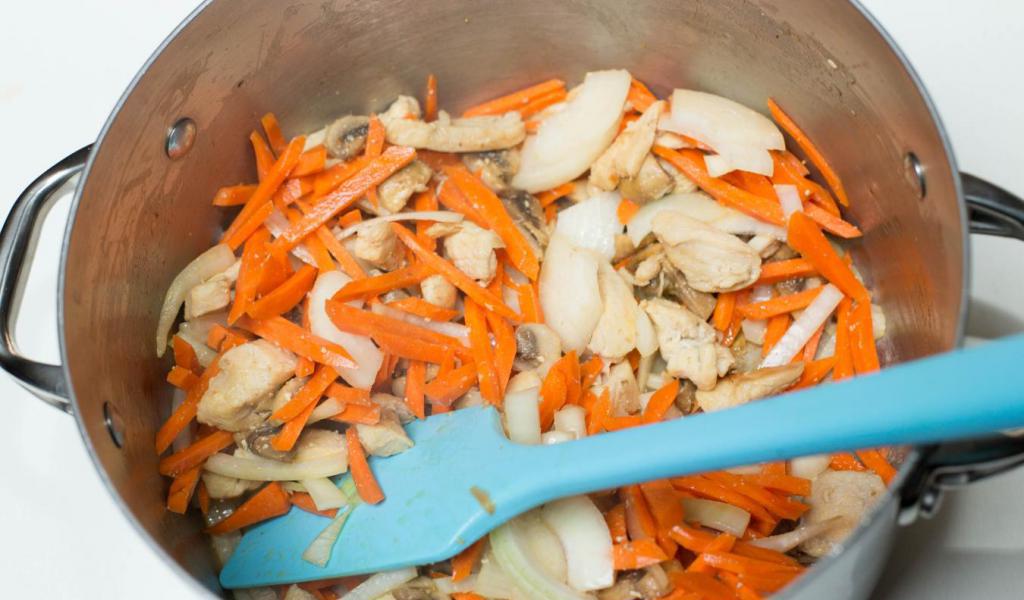 Печене на гъби с моркови