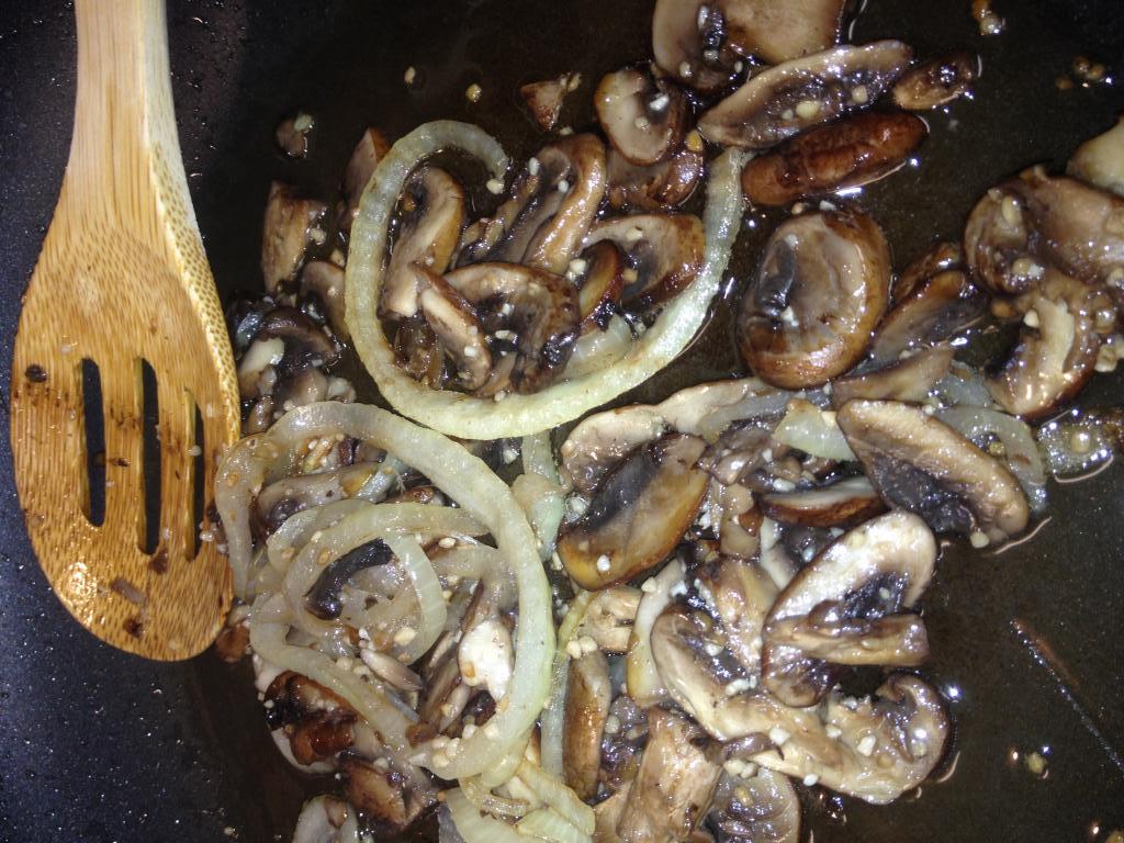 Smažené houby s cibulí