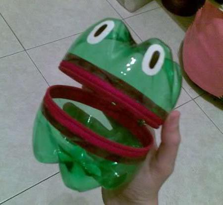 фотографија жабе из пластичних боца