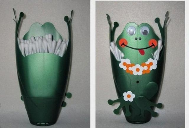 żaba z klasy mistrzów plastikowych butelek