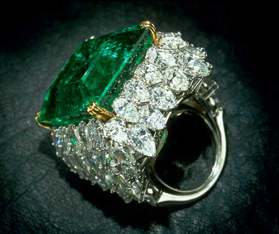 anello con pietra verde