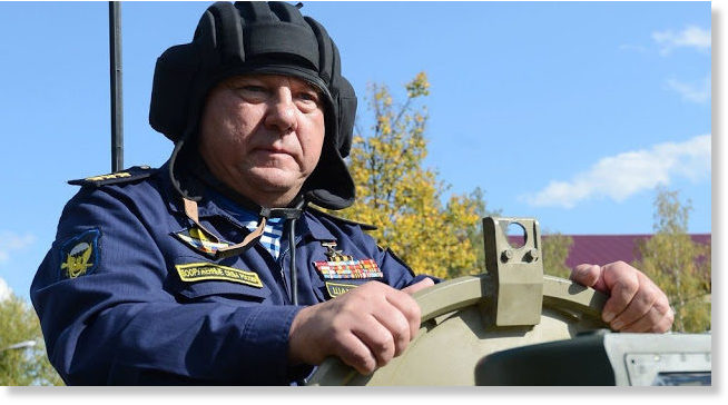 Генерал Шаманов на БТР