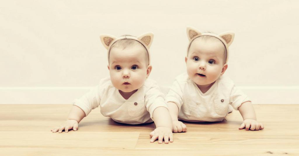 Fenotypy dvojčat se mohou změnit