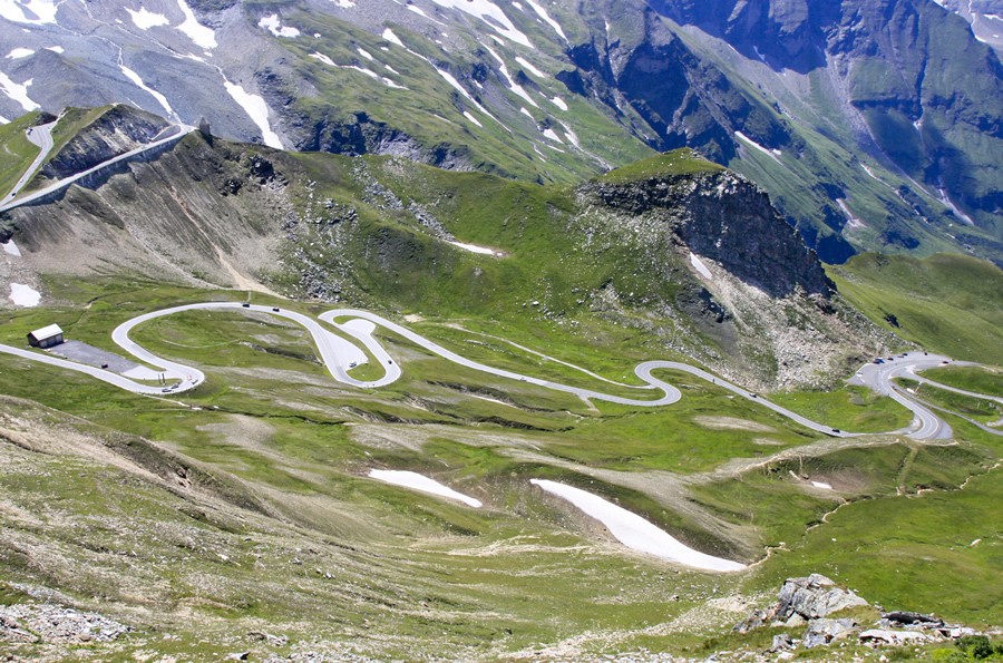 določiti zemljepisno lego alpskih gora v skladu z načrtom