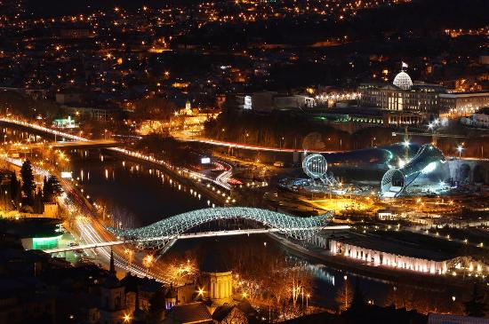 Noć u Tbilisiju