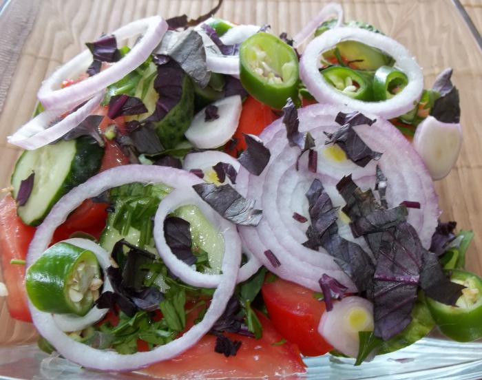 Gruzijska salata s kobasicom