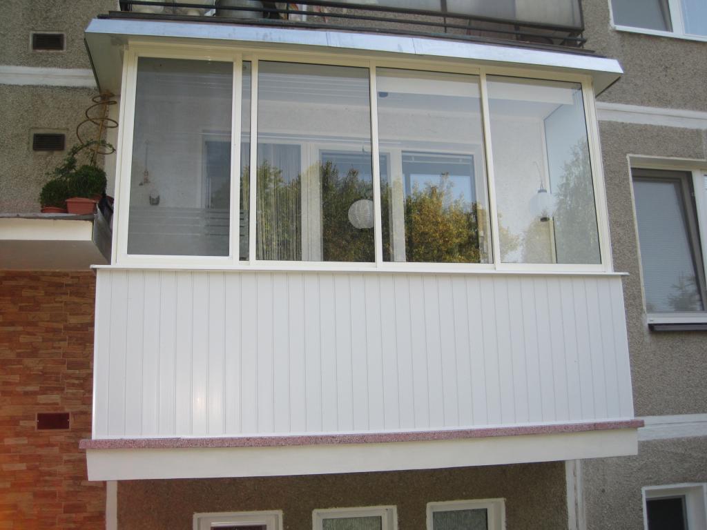 balkon s aluminijskim profilom