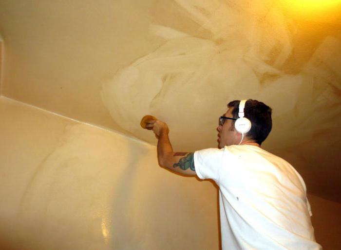 как да се измива лъскавият таван