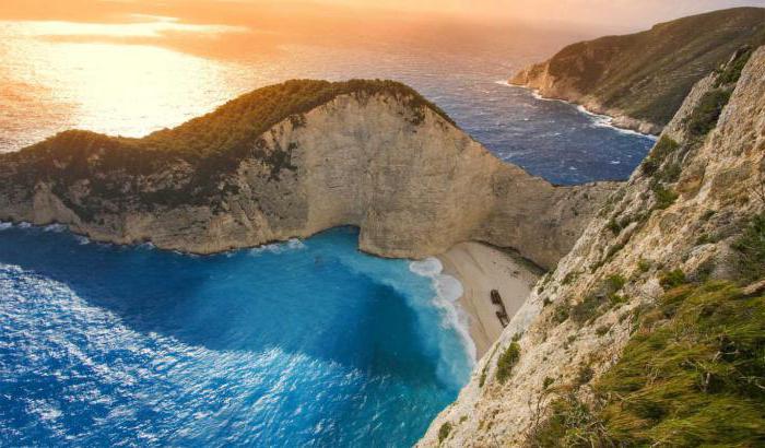 Grčija z peščenimi plažami