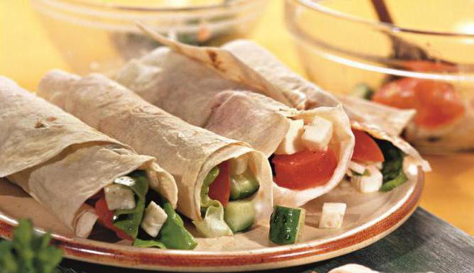 Grčki recept za salatu s račićima i krekerima