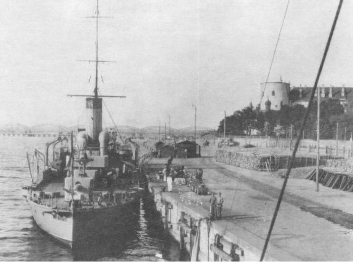 krążownik Varyag i kanonierka