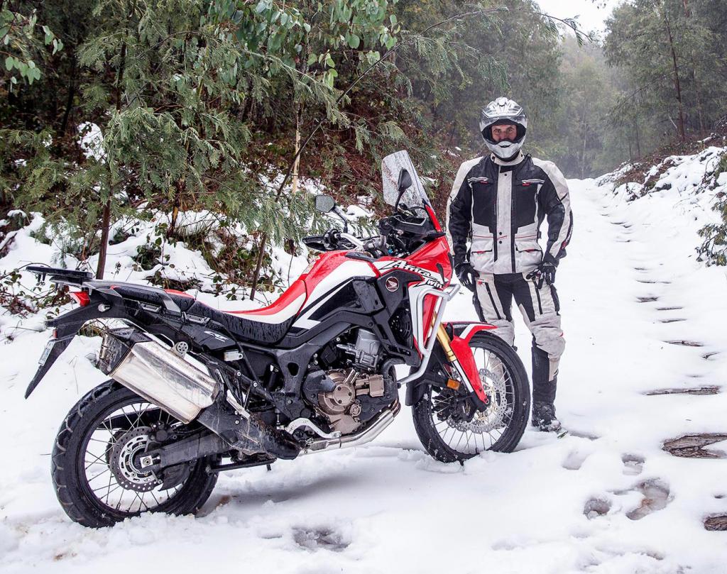 Jaka jest różnica między kaskiem motocyklowym a kaskiem śnieżnym?