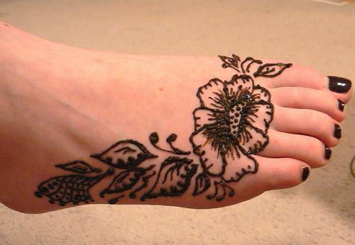 come fare un tatuaggio all'hennè temporaneo