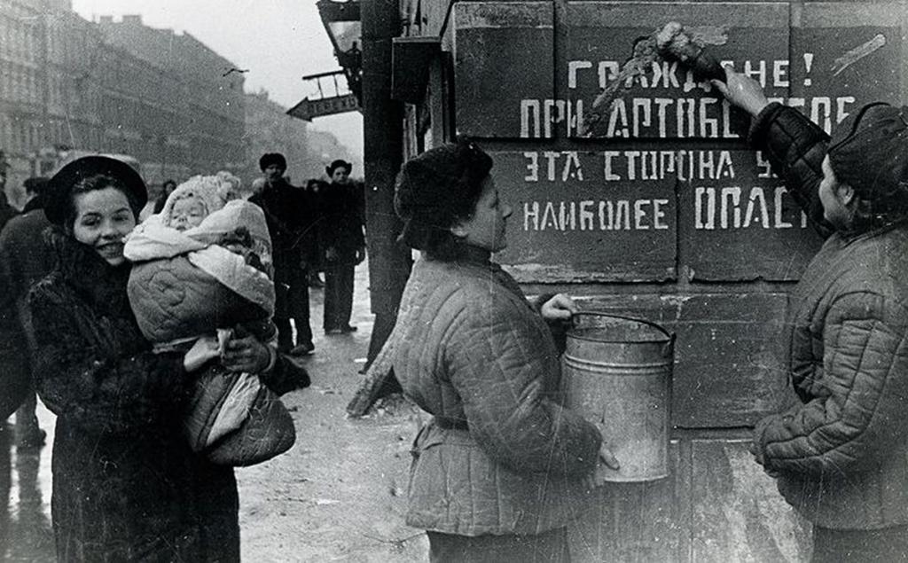 Etichette di avvertimento sul blocco di Leningrado