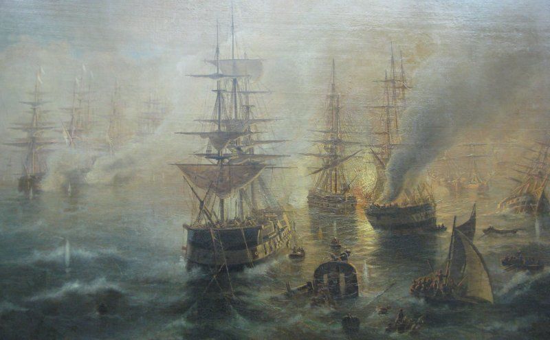 Турските моряци са евакуирани от изгорели и повредени кораби след битката в залива Синоп