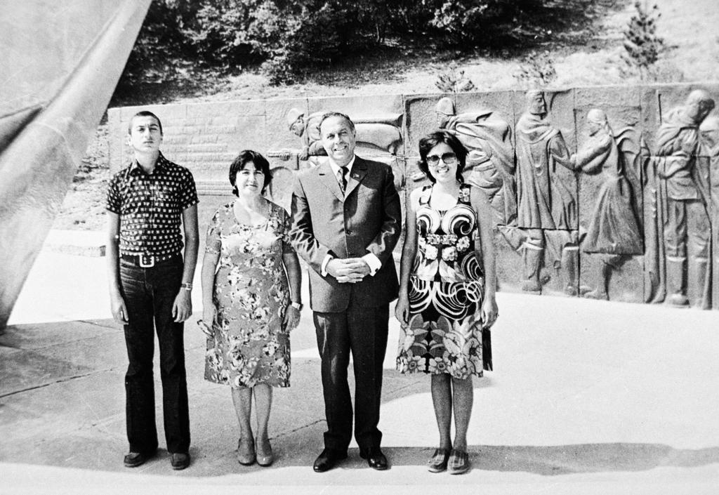 Rodinné fotografie na památníku