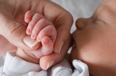 ], vzrok za kolcanje pri novorojenčkih