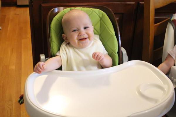 stolica za hranjenje sretne bebe