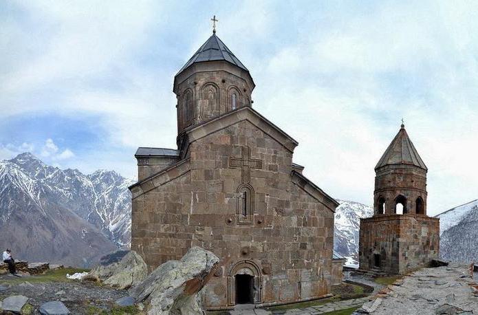 tempelj v gorah Gruzije