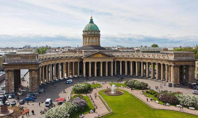 Kazanska katedrala v St Petersburgu na kratko