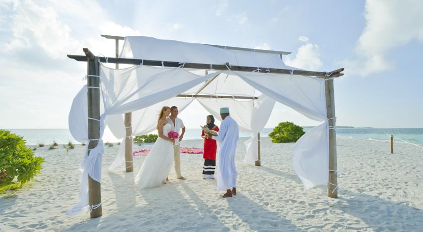 Poroka v Holiday Island Resortu 4 *