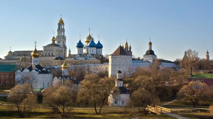 Luoghi santi vicino a Mosca, aiutando in denaro