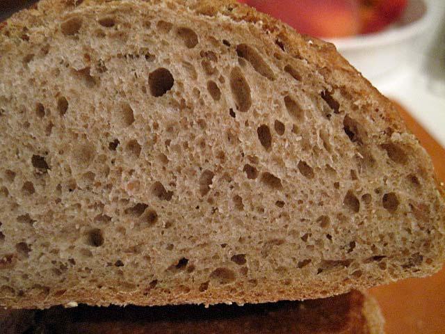 raženi domaći kruh u pećnici