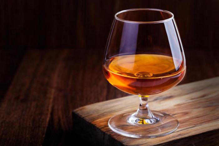 brandy fatto in casa dalla ricetta alcolica